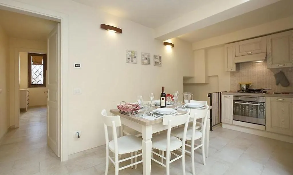 Albizi Verrocchio Apt 201 Florence